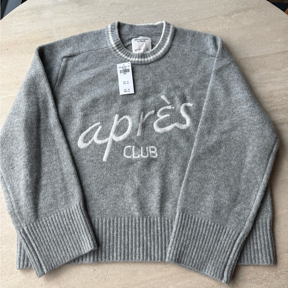 Abercrombie & Fitch Gray Après Crewneck Sweater NWT small
